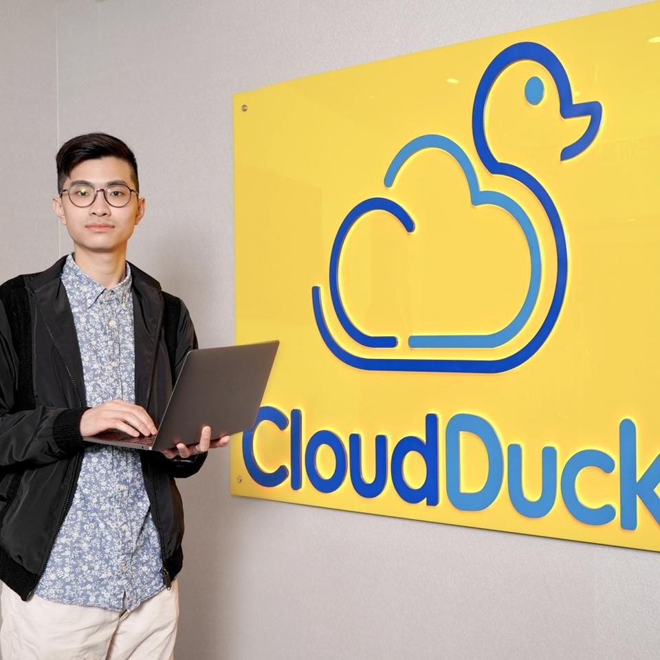 CloudDuck 辦公室 CloudDuck office with logo wall